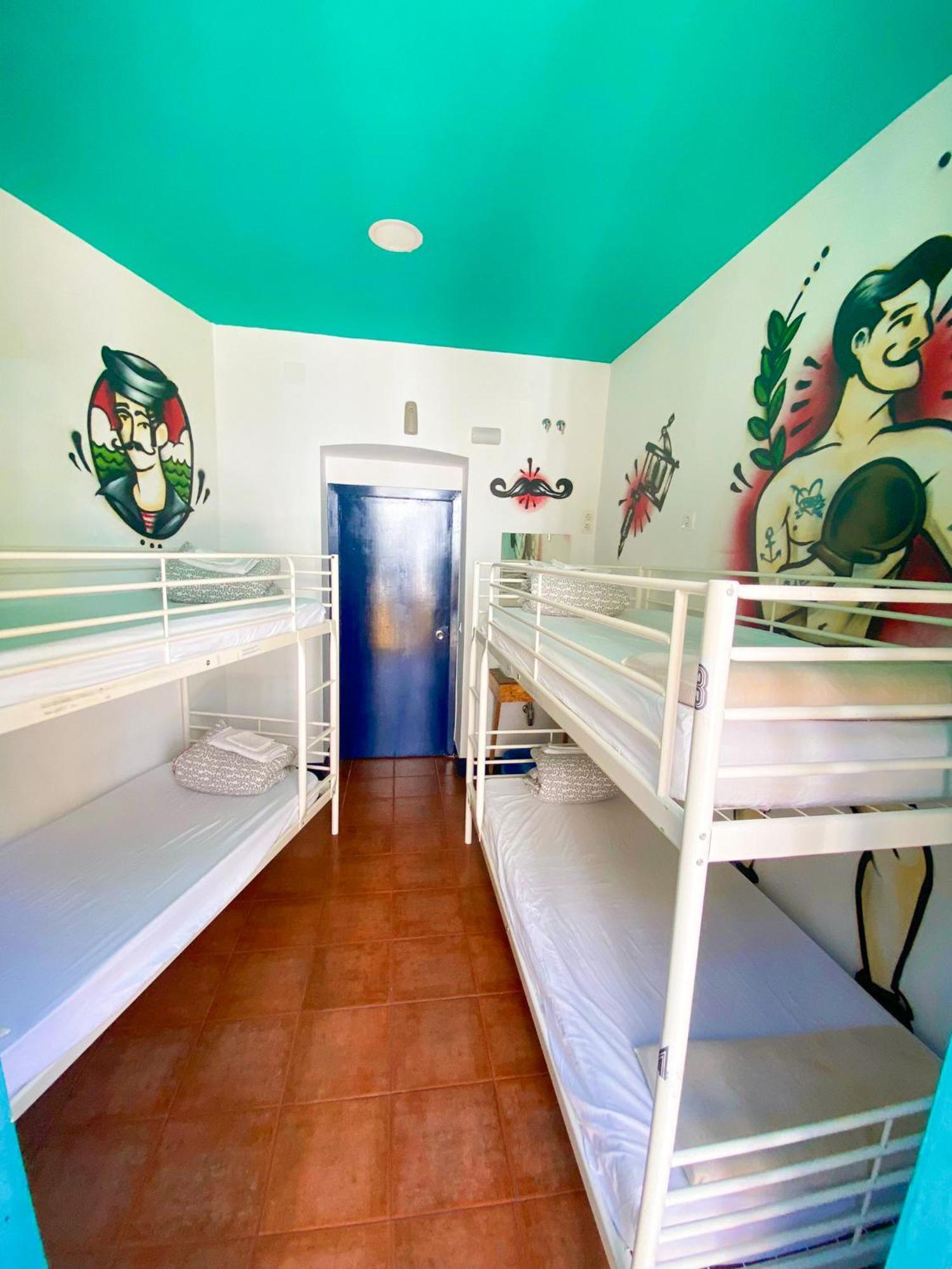 Sevilla Kitsch Hostel Art Bilik gambar